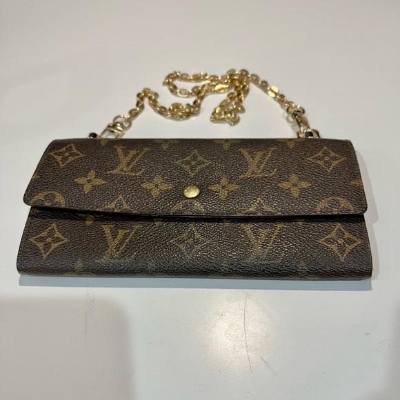 Authentic Vintage Louis Vuitton Monogram Bifold Wallet on Chain. - Picture 12 of 14